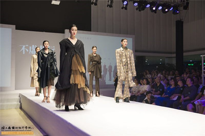 寧波大學昂熱大學聯合學院2018屆服裝與服飾設計專業畢業展演完美落幕